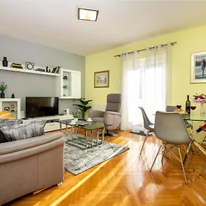 Apartment Fortunella, Split
